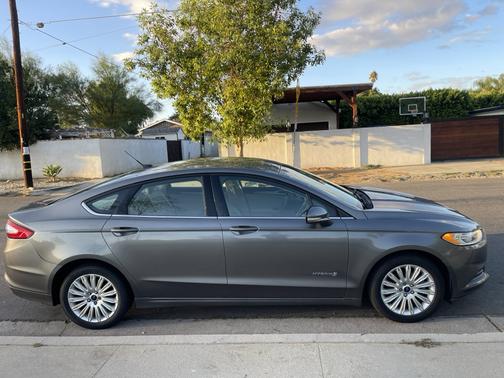 2014 Ford Fusion Hybrid SE