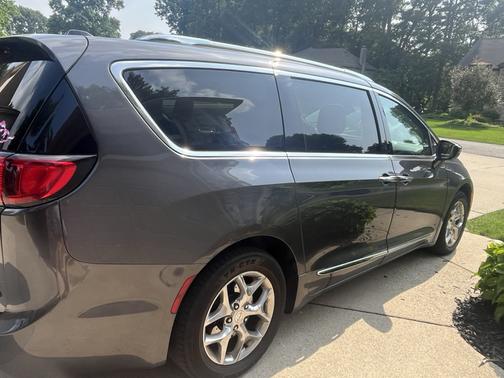 Silver 2019 Chrysler Pacifica Limited
