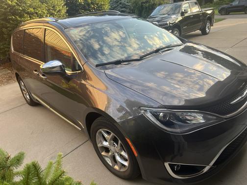 Silver 2019 Chrysler Pacifica Limited
