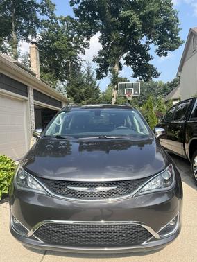 Silver 2019 Chrysler Pacifica Limited