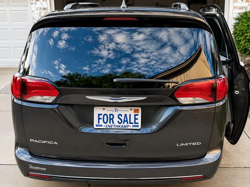 Silver 2019 Chrysler Pacifica Limited