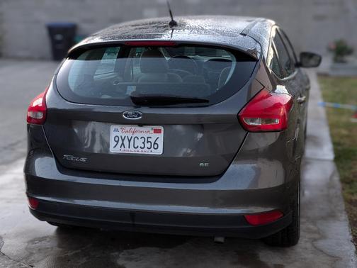Gray 2015 Ford Focus SE