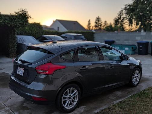 Gray 2015 Ford Focus SE