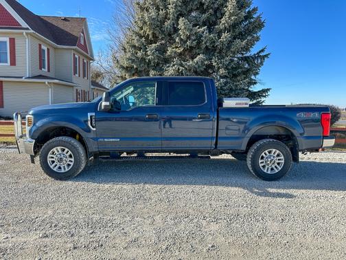 Blue 2019 Ford F-350 XLT