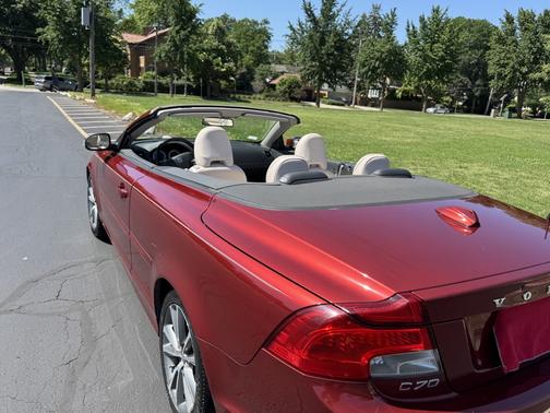 2011 Volvo C70 T5