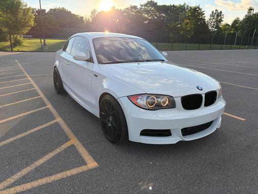 White 2009 BMW 135 i