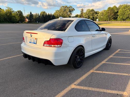 White 2009 BMW 135 i