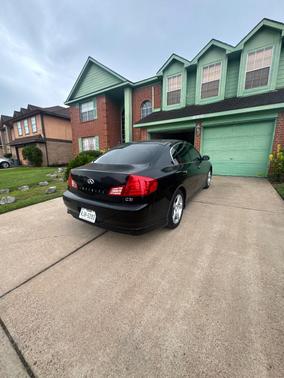 Black 2004 INFINITI G35 Base