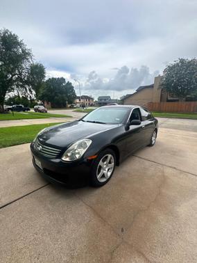 Black 2004 INFINITI G35 Base