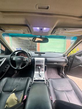 Black 2004 INFINITI G35 Base