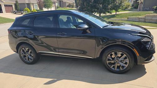 Black 2023 Kia Sportage Hybrid SX-Prestige