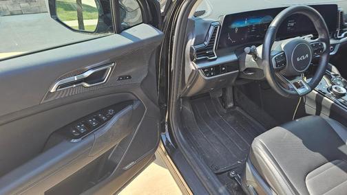 Black 2023 Kia Sportage Hybrid SX-Prestige