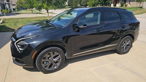 Black 2023 Kia Sportage Hybrid SX-Prestige