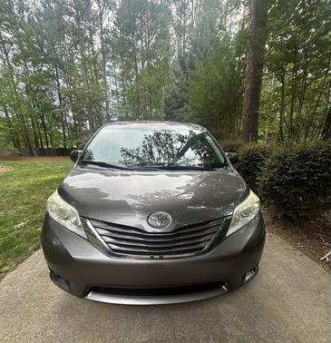 Silver 2015 Toyota Sienna LE