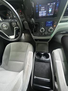 Silver 2015 Toyota Sienna LE