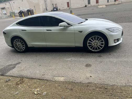 2015 Tesla Model S 85D