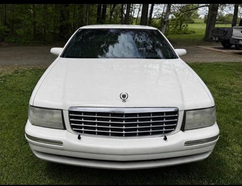 White 1998 Cadillac DeVille Base