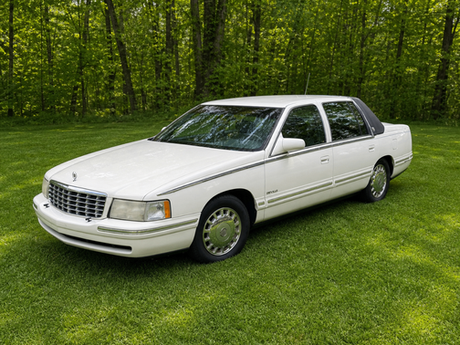White 1998 Cadillac DeVille Base