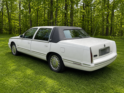 White 1998 Cadillac DeVille Base