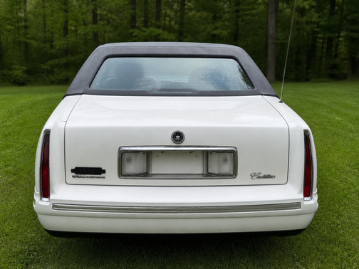 White 1998 Cadillac DeVille Base
