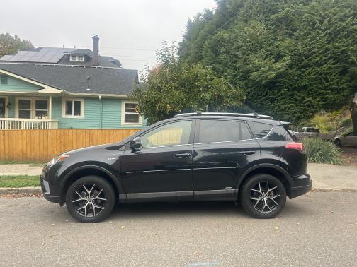 2018 Toyota RAV4 Hybrid SE