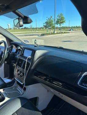 Gray 2019 Dodge Grand Caravan SXT