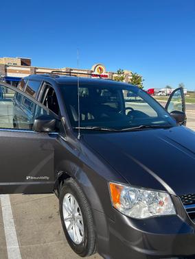 Gray 2019 Dodge Grand Caravan SXT