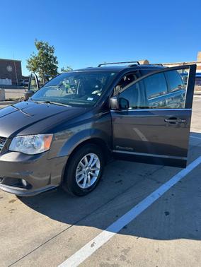 Gray 2019 Dodge Grand Caravan SXT