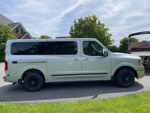 Photo 2 of 6 of 2017 Nissan NV Passenger NV3500 HD SL V8