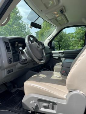 Photo 6 of 6 of 2017 Nissan NV Passenger NV3500 HD SL V8