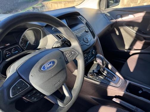 Silver 2018 Ford Focus SE