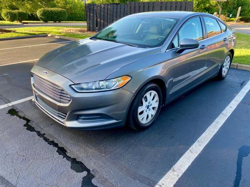 Gray 2013 Ford Fusion S
