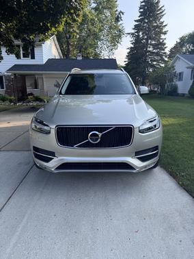 2016 Volvo XC90 T6 Momentum