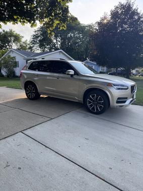 2016 Volvo XC90 T6 Momentum