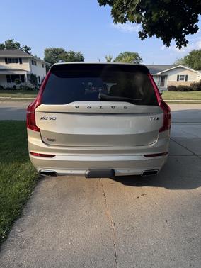 2016 Volvo XC90 T6 Momentum