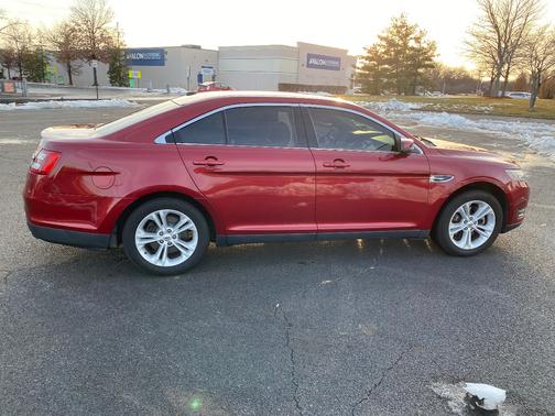 2016 Ford Taurus SEL
