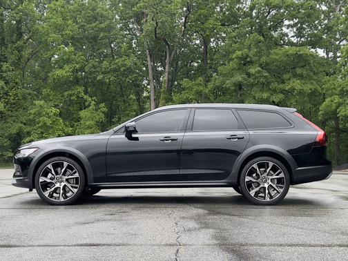 2023 Volvo V90 Cross Country Ultimate