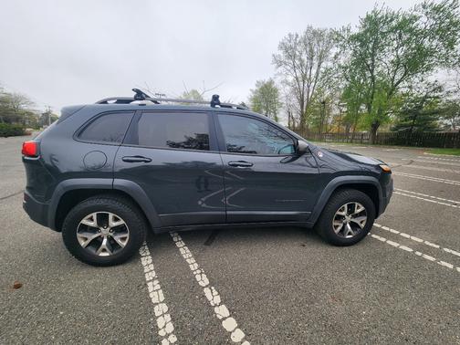 Gray 2017 Jeep Cherokee Trailhawk