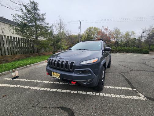 Gray 2017 Jeep Cherokee Trailhawk