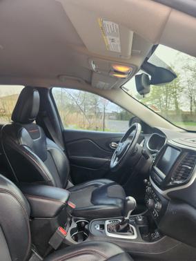 Gray 2017 Jeep Cherokee Trailhawk