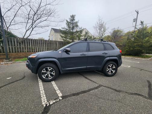 Gray 2017 Jeep Cherokee Trailhawk
