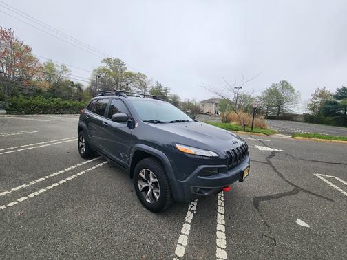 Gray 2017 Jeep Cherokee Trailhawk