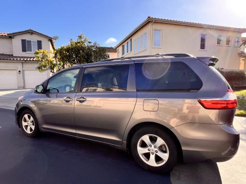 2017 Toyota Sienna LE