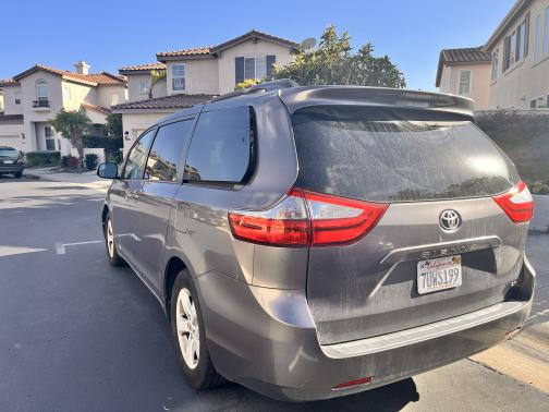 2017 Toyota Sienna LE
