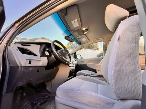 2017 Toyota Sienna LE