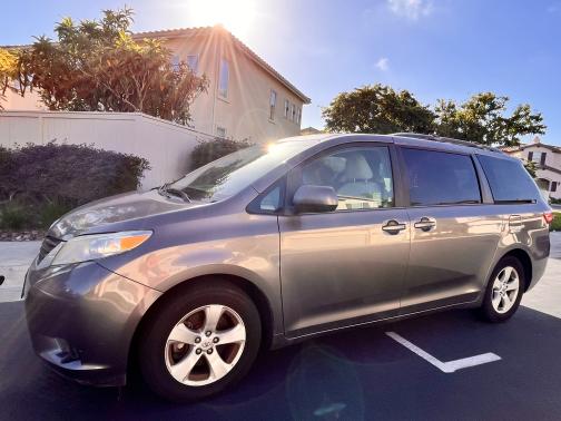 2017 Toyota Sienna LE