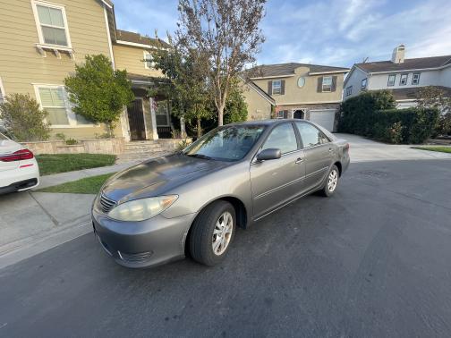 2005 Toyota Camry LE V6