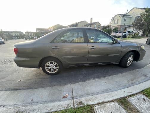 2005 Toyota Camry LE V6