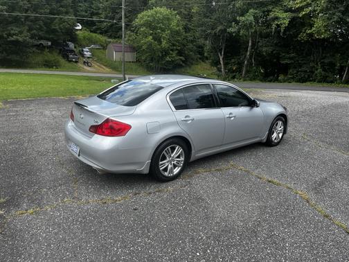 2015 INFINITI Q40 Base