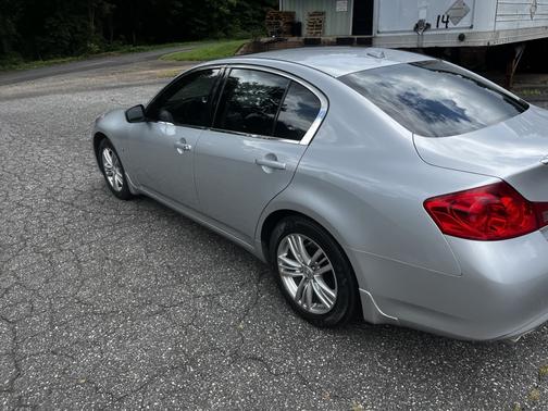 2015 INFINITI Q40 Base